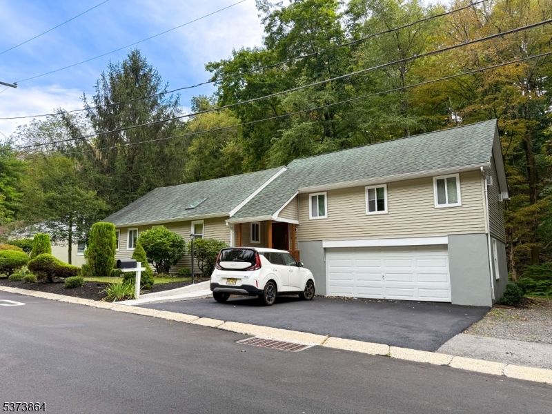 Attached, Exterior, Facade, Raised Ranch