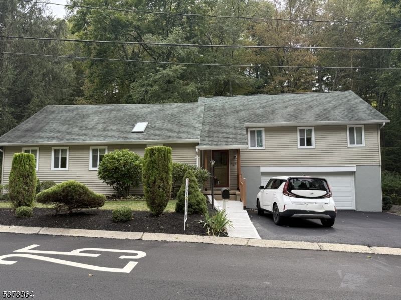 Attached, Exterior, Facade, Raised Ranch