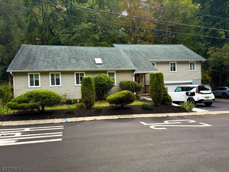 Attached, Exterior, Facade, Cape Cod