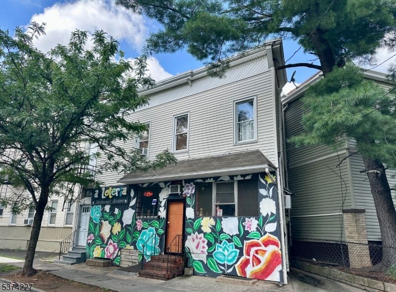 Backyard, Exterior, Facade, American Foursquare