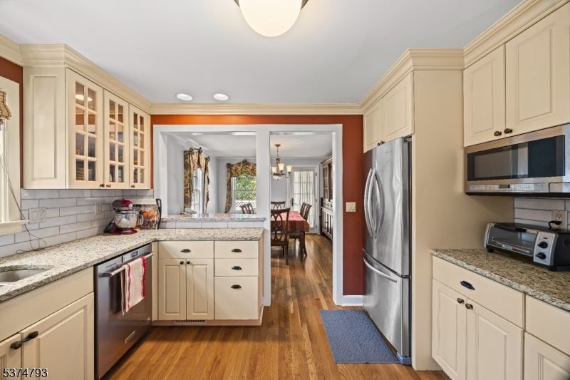 Chandelier, Dining room, Interior, Kitchen, Recessed Lighting, Wood Texture Flooring