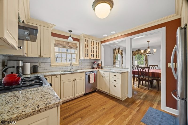 Chandelier, Dining room, Interior, Kitchen, Recessed Lighting, Wood Texture Flooring