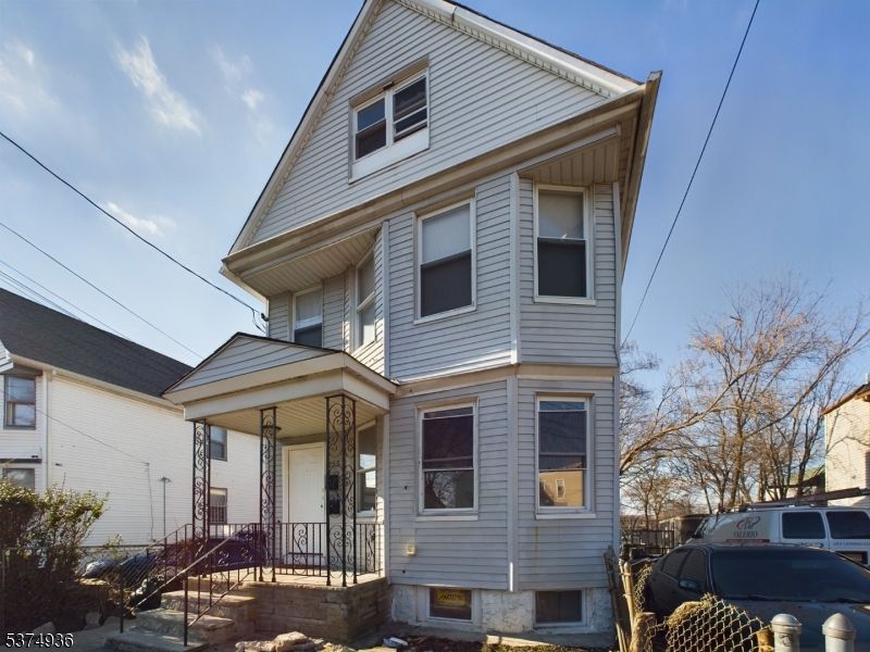 Exterior, Facade, Queen Anne Victorian