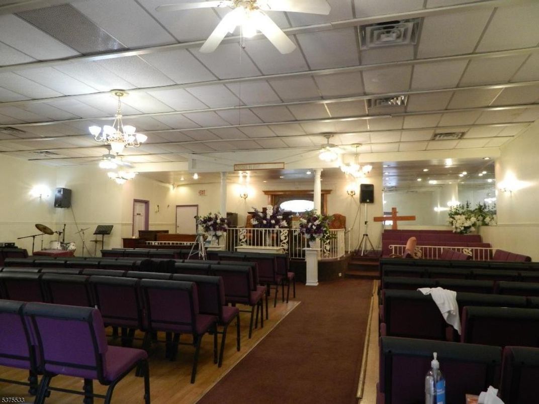 Chandelier, Interior