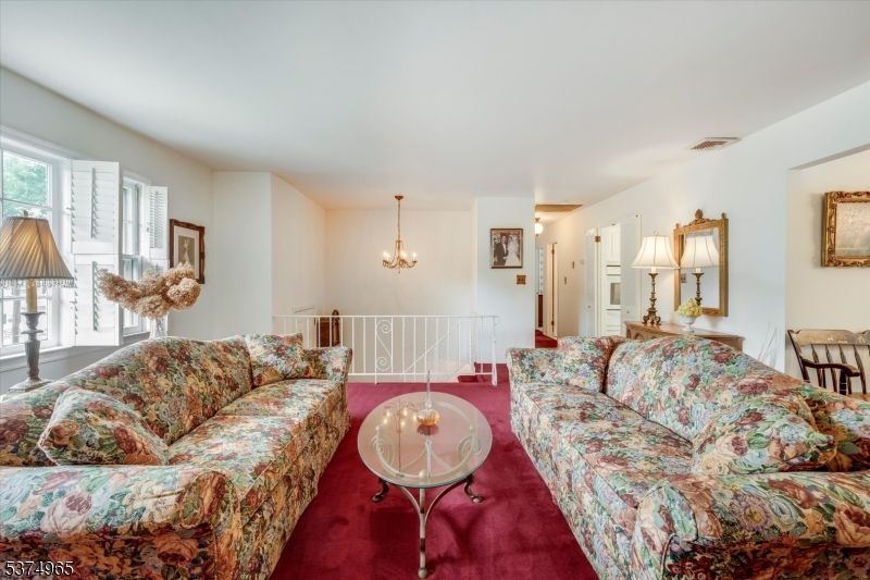 Chandelier, Interior, Living room