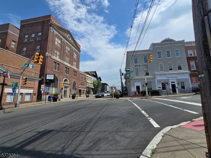 Exterior, Facade, Brick Facade, Chicago School