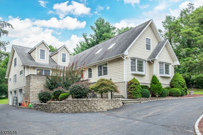 Attached, Exterior, Facade, Farmhouse
