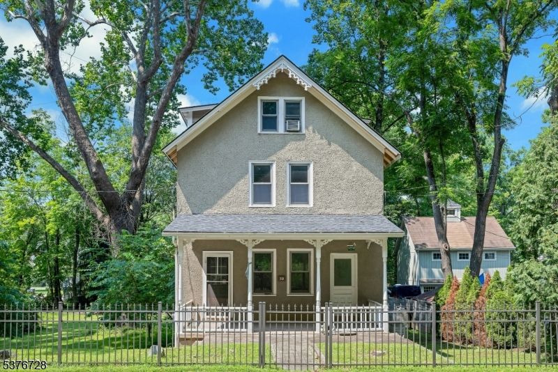 Exterior, Facade, Queen Anne Victorian