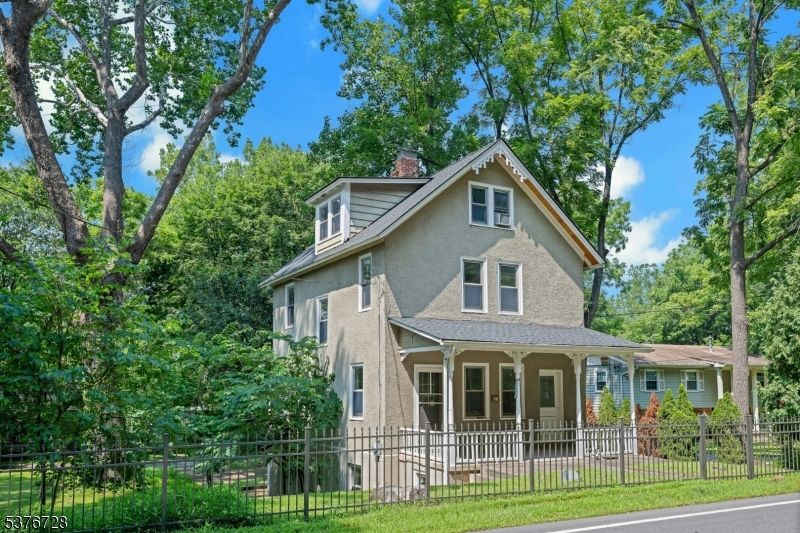 Exterior, Facade, Queen Anne Victorian