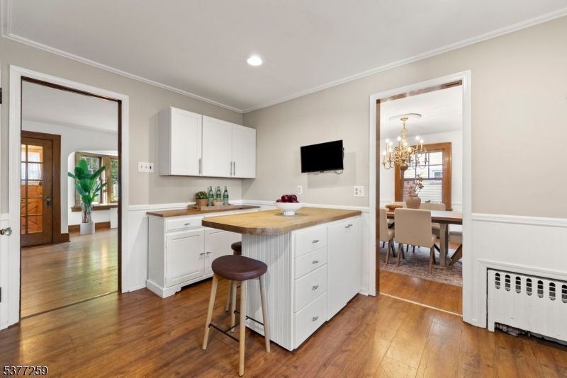 Chandelier, Dining room, Interior, Kitchen, Recessed Lighting, Wood Texture Flooring