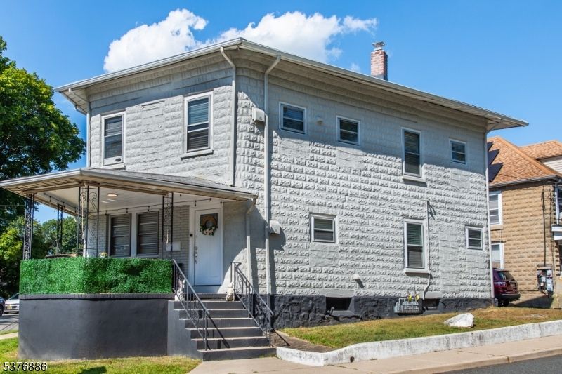 Exterior, Facade, American Foursquare