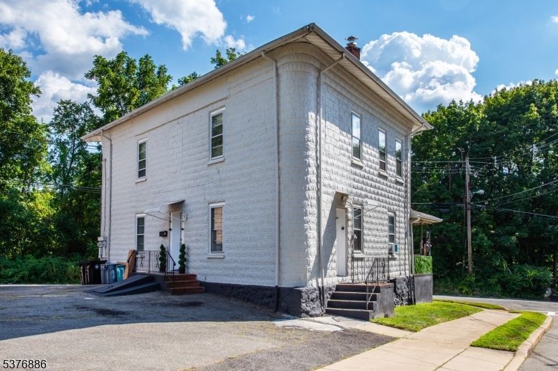 Exterior, Facade, None