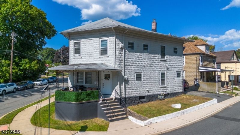 Exterior, Facade, American Foursquare