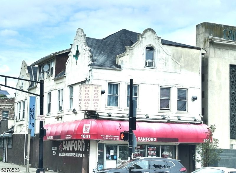 Exterior, Facade, Rowhouse