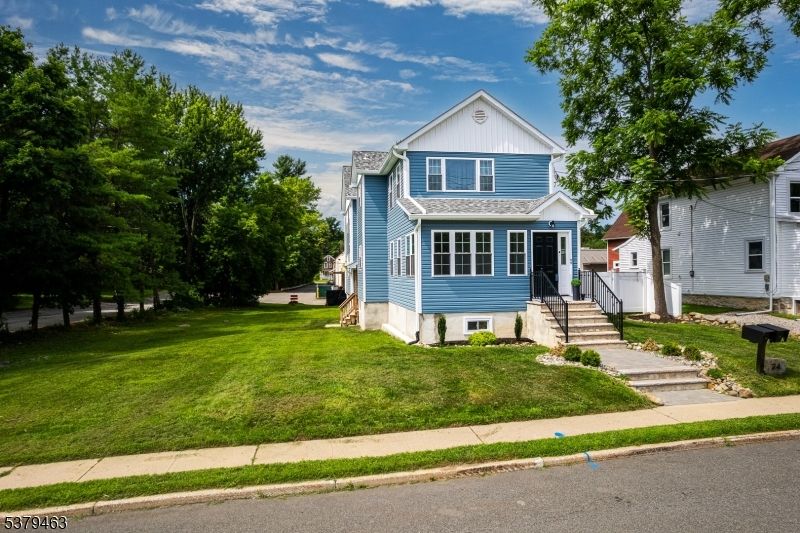 Backyard, Exterior, Facade, Queen Anne Victorian