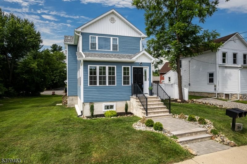 Exterior, Facade, Farmhouse