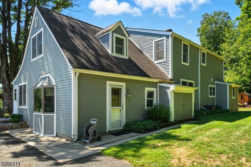 Exterior, Facade, Cape Cod