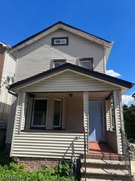 Exterior, Facade, Queen Anne Victorian
