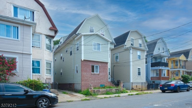 Exterior, Facade, Brick Facade, Rowhouse