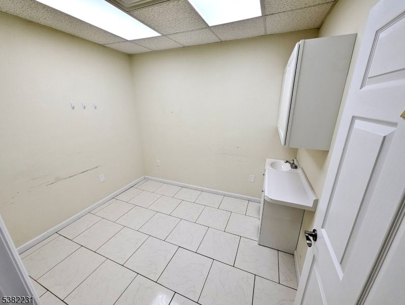 Empty room, Interior, Marble, Recessed Lighting