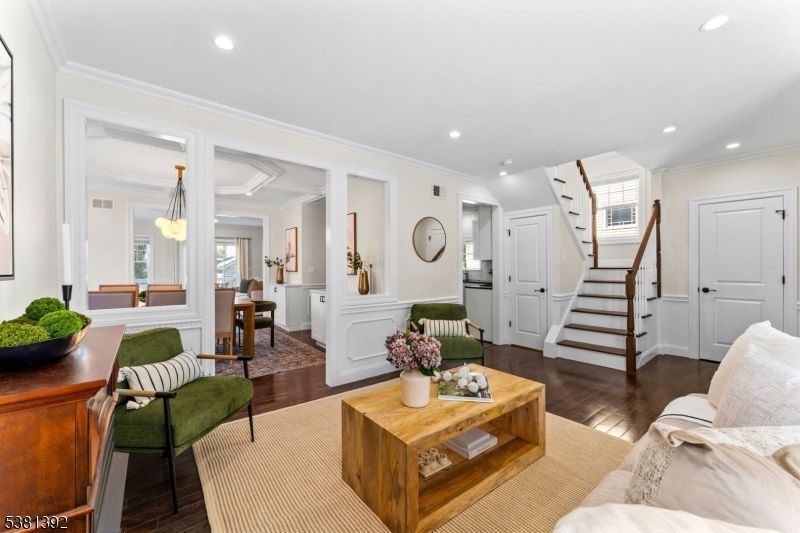 Interior, Living room, Pendant Lights, Recessed Lighting, Wood Texture Flooring