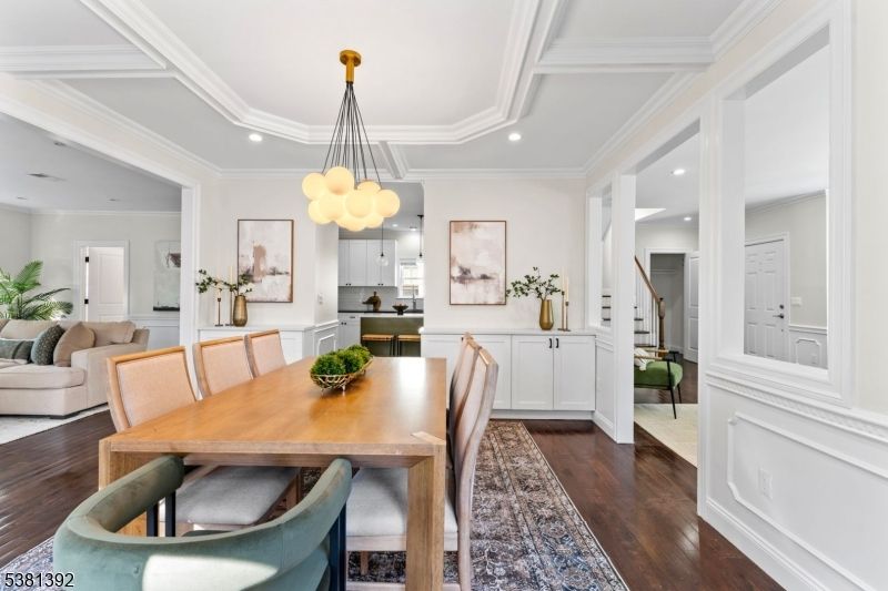 Dining room, Interior, Kitchen, Pendant Lights, Recessed Lighting, Wood Texture Flooring