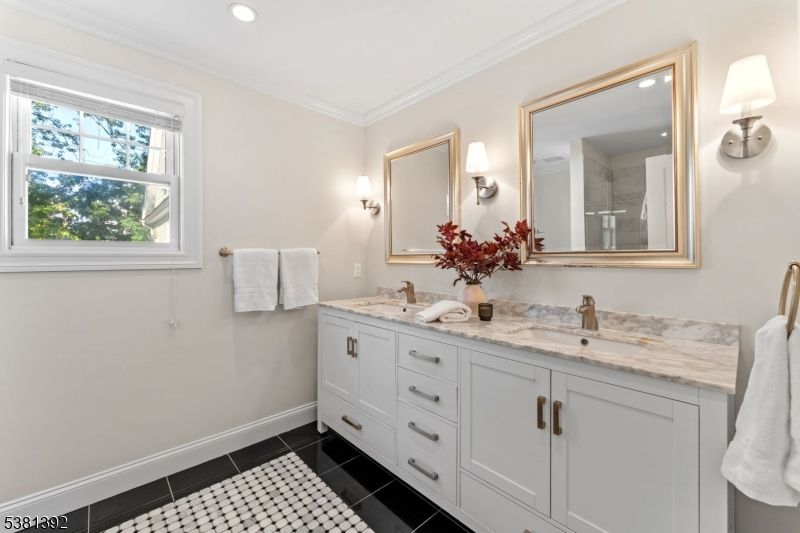Bathroom, Dual Sink Vanities, Interior, Recessed Lighting