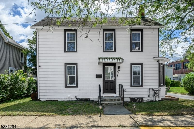 Exterior, Facade, Georgian