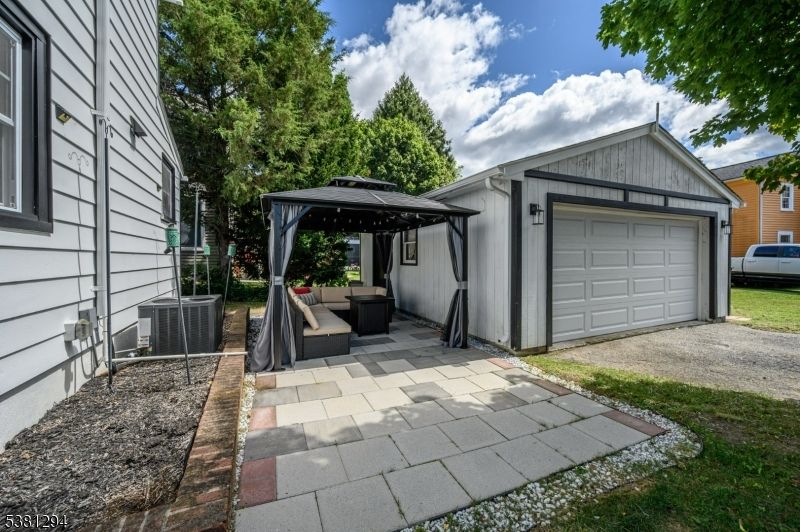Detached Garage, Exterior