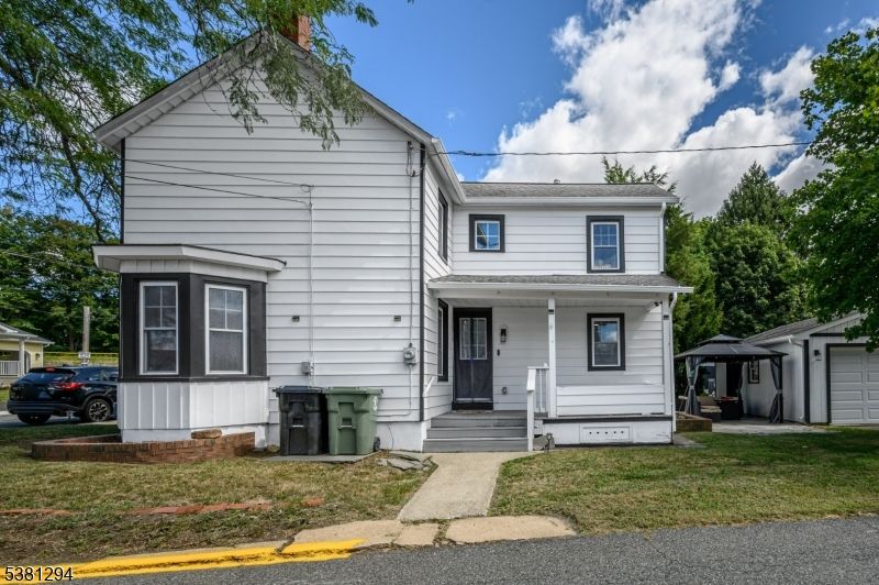 Exterior, Facade, Queen Anne Victorian