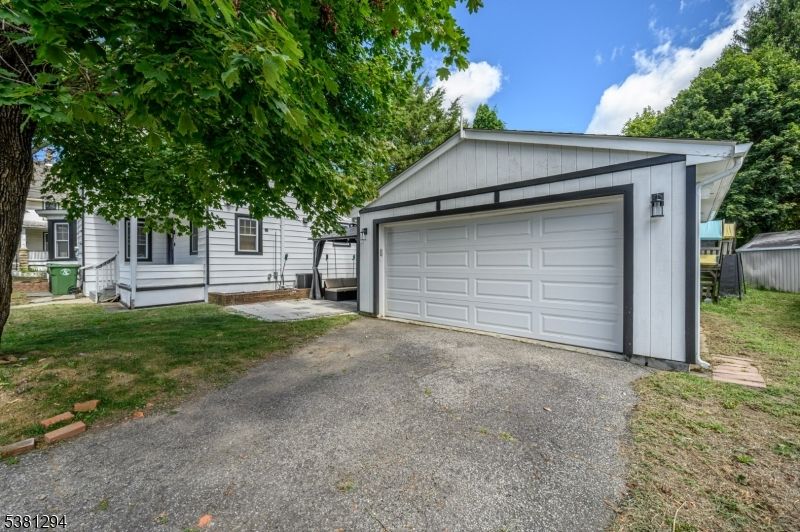 Detached Garage, Exterior