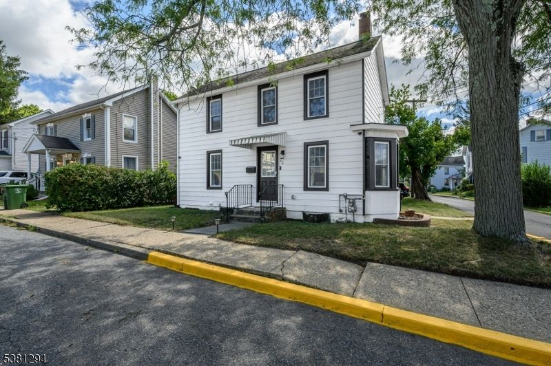 Exterior, Facade, Georgian