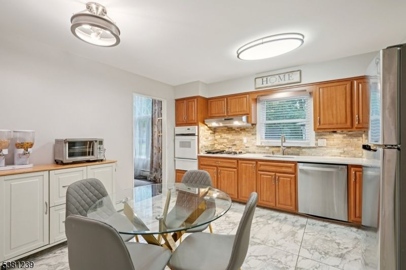 Dining room, Interior, Kitchen, Marble, Stainless Steel Appliances