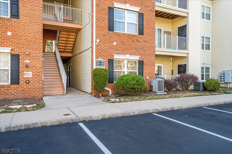 Exterior, Facade, Brick Facade, Rowhouse