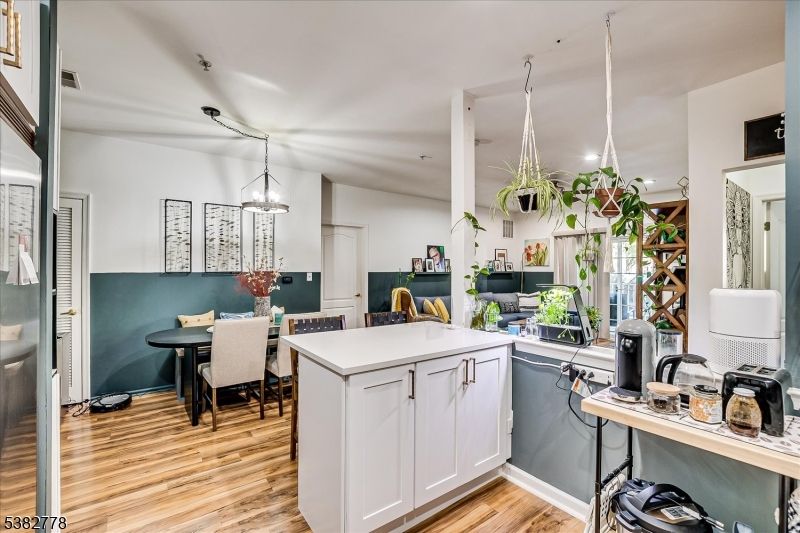 Dining room, Interior, Kitchen, Pendant Lights, Recessed Lighting, Wood Texture Flooring