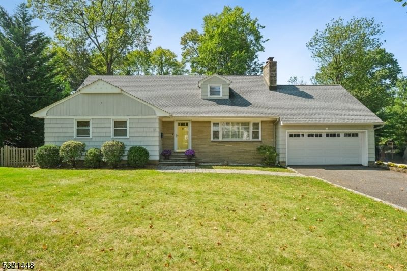 Attached, Exterior, Facade, Cape Cod