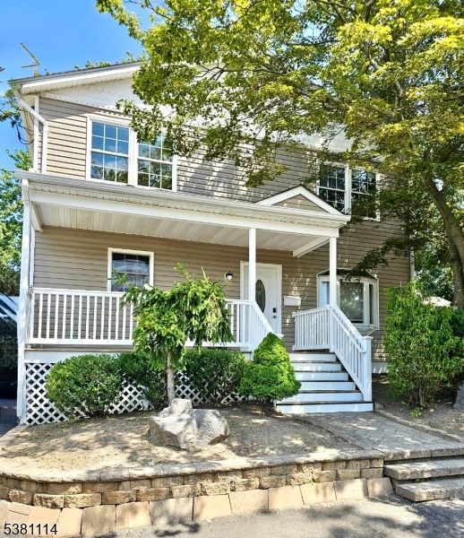 Exterior, Facade, American Foursquare