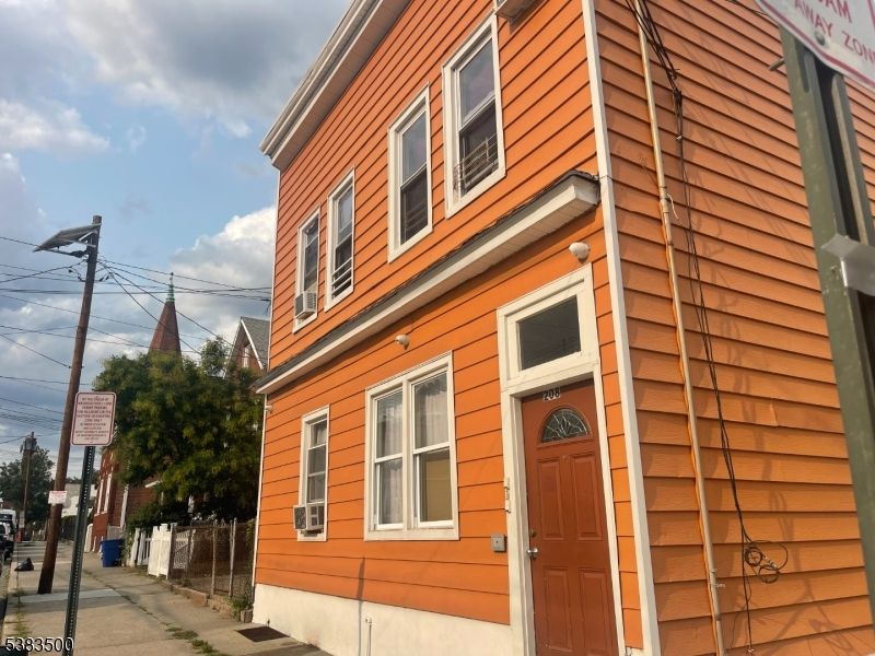 Exterior, Facade, None