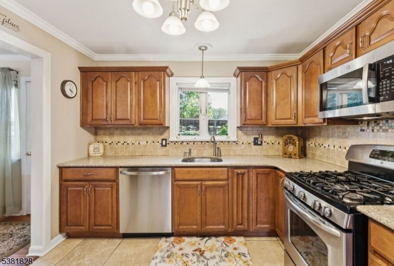 Interior, Kitchen, Pendant Lights, Stainless Steel Appliances