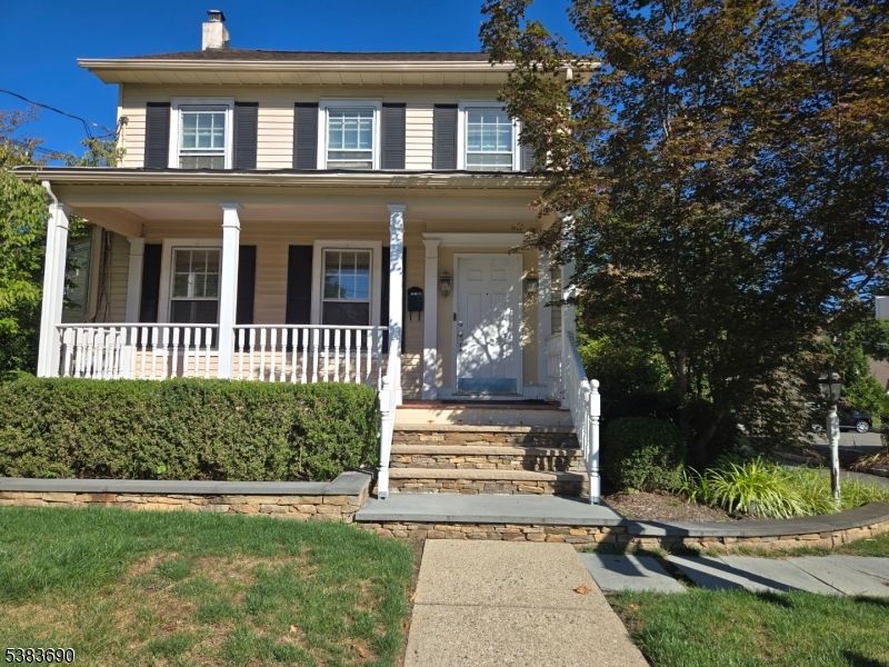 Exterior, Facade, American Foursquare