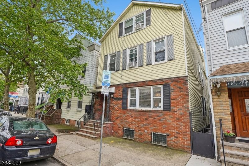 Exterior, Facade, Brick Facade, Rowhouse