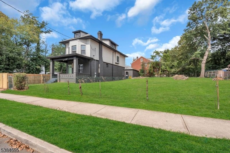 Backyard, Exterior, Facade, Queen Anne Victorian