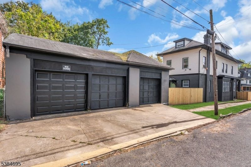 Detached Garage, Exterior