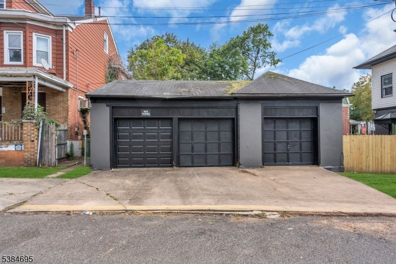 Detached Garage, Exterior