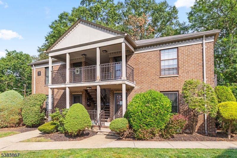 Exterior, Facade, Brick Facade, Georgian