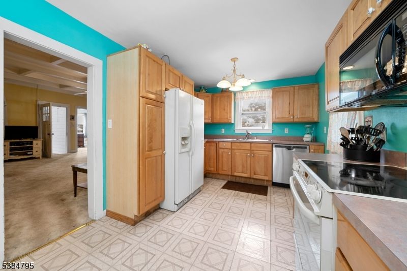 Chandelier, Interior, Kitchen