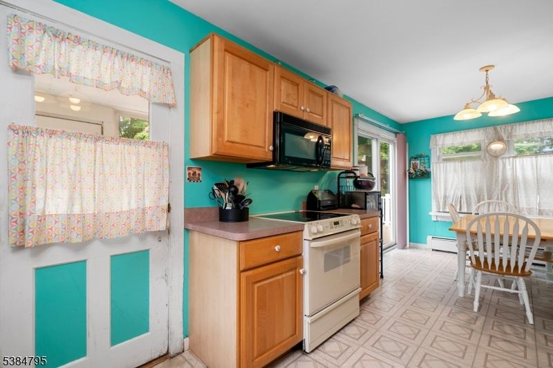 Dining room, Interior, Kitchen, Pendant Lights, Stainless Steel Appliances