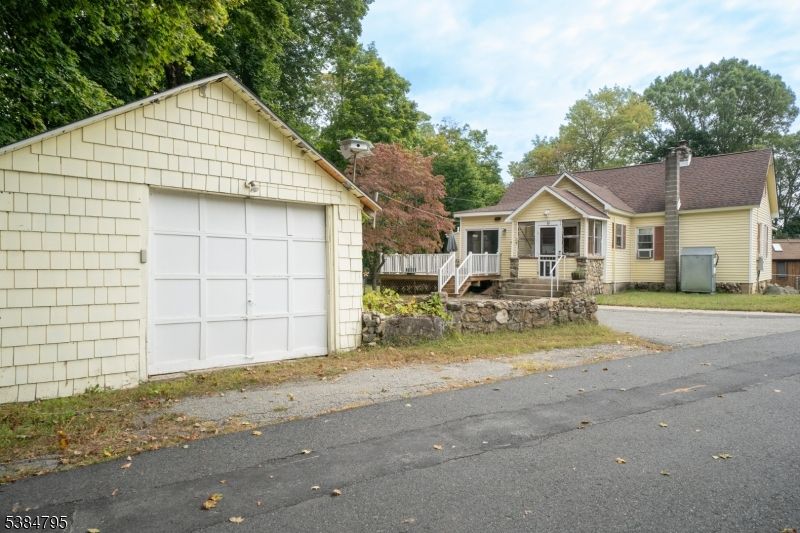 Detached Garage, Exterior