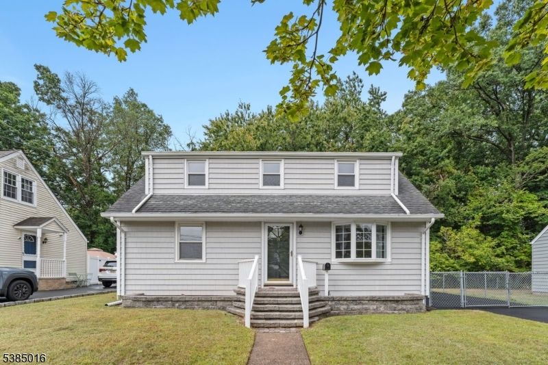 Exterior, Facade, Cape Cod