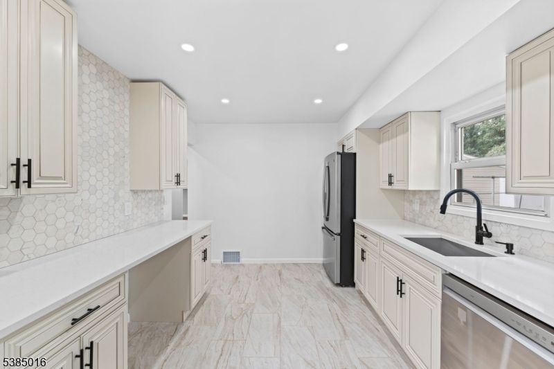 Interior, Kitchen, Marble, Recessed Lighting